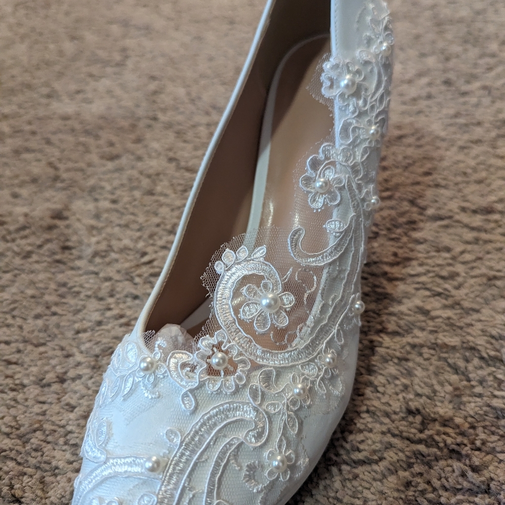9.5 Bridal Wedding Shoes Closed Toe Stiletto Heel with Stitching lace - Picture 2 of 5